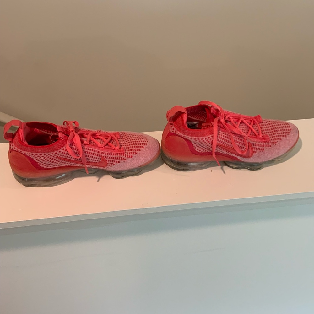 Nike Air Vapormax 2021 Flyknit red women’s size 7.5 - Picture 11 of 14